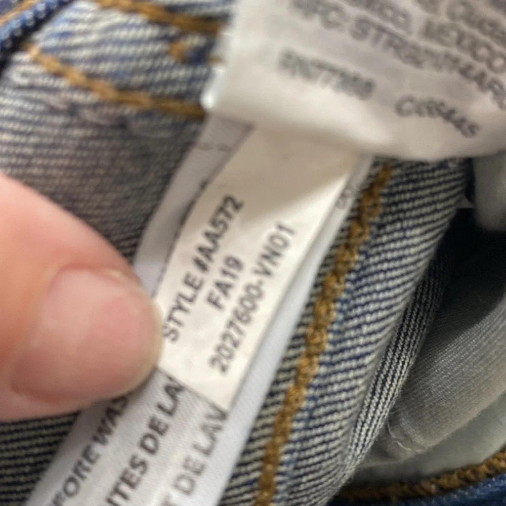 Madewell 10” high rise skinny raw hem jeans size 25.